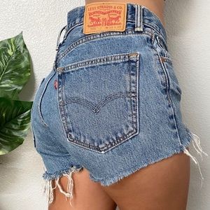 505 Levi’s cutoff shorts size 23